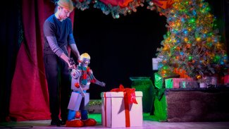 Robot's Search for Snow Robot and Present